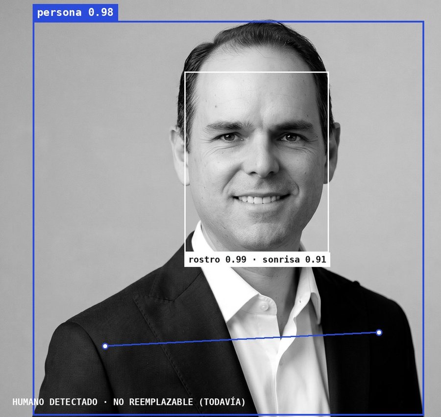 Foto de Enrique Bay con cajas de detección de visión por computadora: persona 0.98, rostro 0.99, sonrisa 0.91. Abajo dice: humano detectado, no reemplazable (todavía).